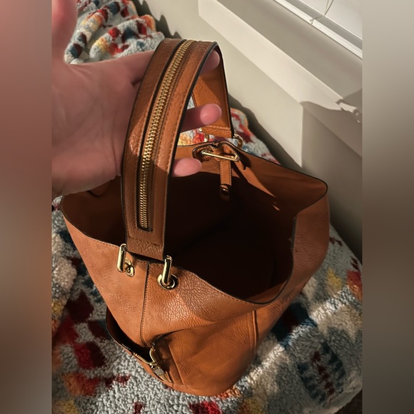 ❌SOLD❌Vegan Leather Bucket Purse - Picture 2 of 3